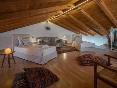 Athenian House in Plaka - 4 Bdrm Villa - 10 adults