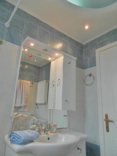 Athens Metro Mall Apart