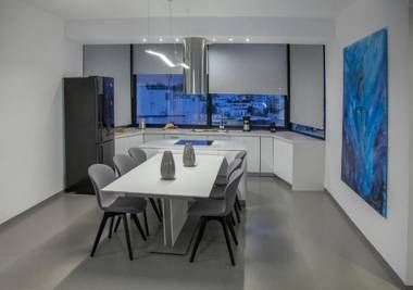 Luxury Penthouse touching the Acropolis by GHH