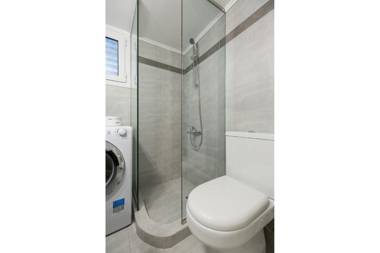 Modern Flat next to the USA Embassy by UPSTREET