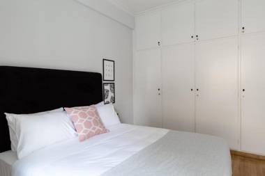Acropolis Core Bright & Modern Apartment by UPSTREET