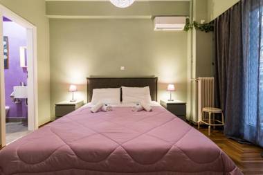 Modern-Vintage apartment by Acropolis museum