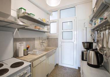 Attractive Flat near the Acropolis Museum & Metro Station - 2 Bdrm - 4 Adults
