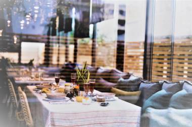 Mirivili Rooms & Suites