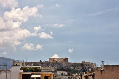 Luxurious Residence With Stunning Rooftop Lounge