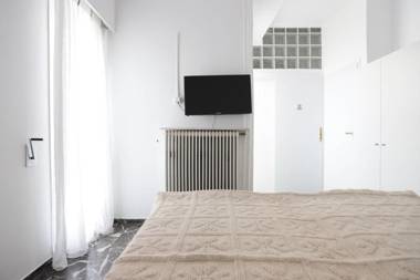 Eva's Urban Apt in Athens 6' to Transit Station