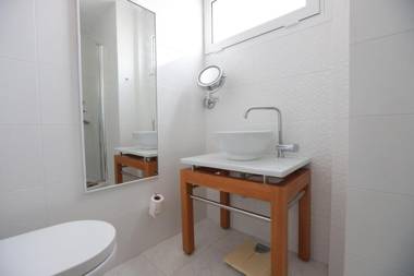 Eva's Urban Apt in Athens 6' to Transit Station