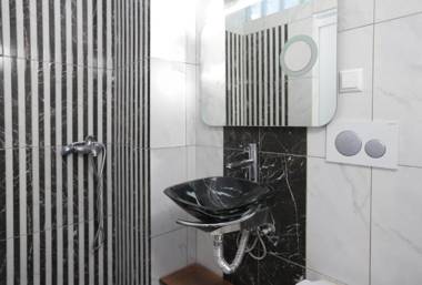 Eva's Urban Apt in Athens 6' to Transit Station