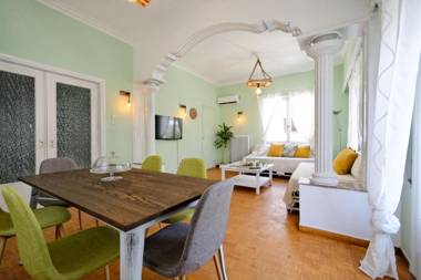 Kosta's Cottage House