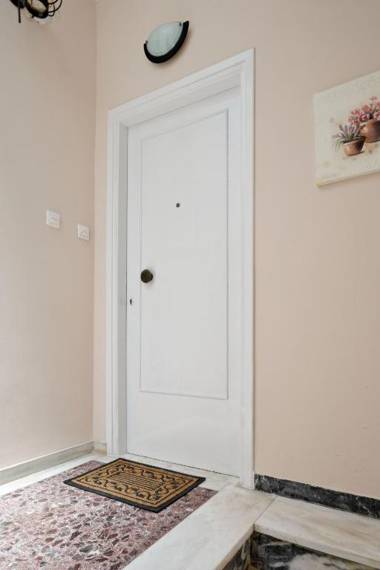 Kosta's Cottage House