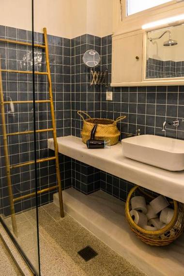 Renovated Historic Studio Overlooking Exarchia Sq