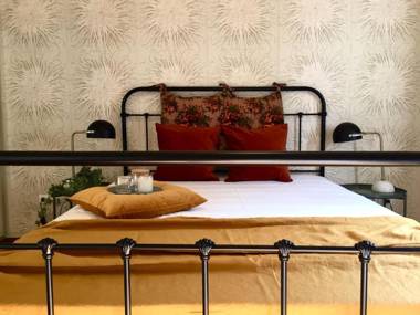 Live Life Plaka Apartments