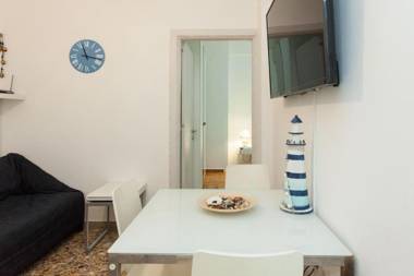 Lovely 2 bedroom apt in Metaxourgio Center