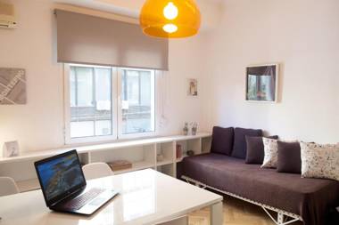 White n Bright Studio Apt