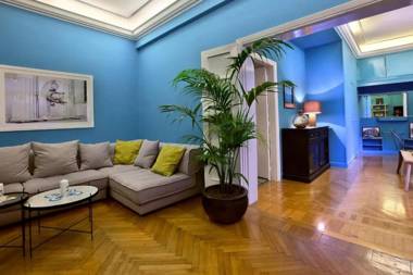 Upscale Renovated Downtown Aristocratic Studio