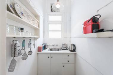 Cute and central apt for 3