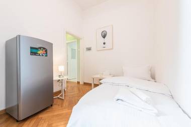 Cute and central apt for 3