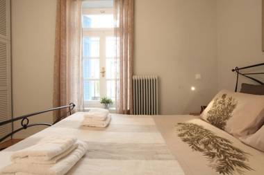 Athenian Niche in Plaka - 4 Bdrm Villa - 10 adults