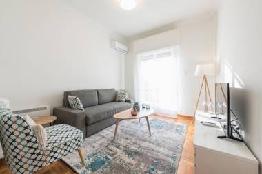 Renovated apt for 6 close to Metro