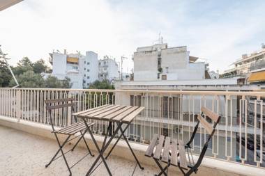 Renovated apt for 6 close to Metro