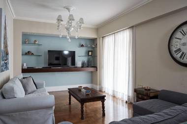 Fabulous 3BD Apt close to Kalimarmaro