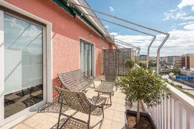 Traveler's Dream 4 brdm Renovated Penthouse