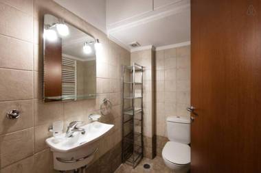 2 bedroom flat next to Acropolis