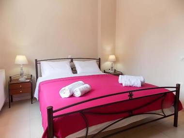 Nea Filadelfia- Spacious Apartment with Garden