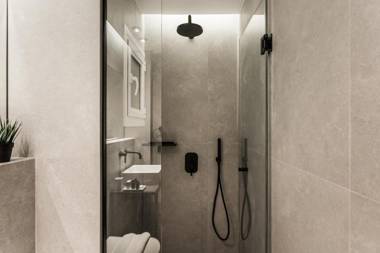 Modern Minimalist 3BD Apartment in Hilton District by UPSTREET