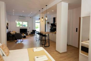 Modern 2bed 2bath Loft in Acropolis area