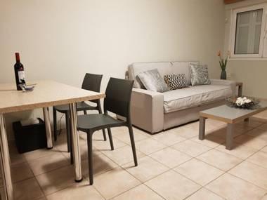 Cosy Apartment with patio