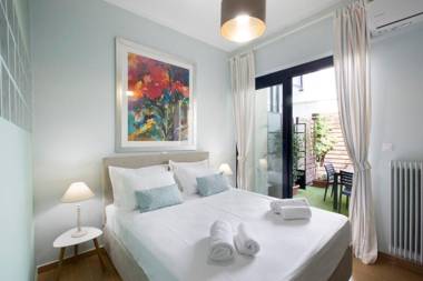 Under the shade of Acropolis