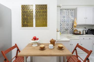 A short walk to Syntagma and Plaka by Athenian Home