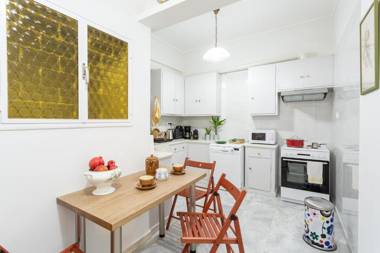 A short walk to Syntagma and Plaka by Athenian Home