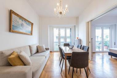 Victoria Plaza Palace Apartments