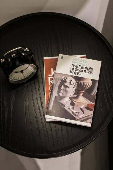 Black & White Studio close to Lycabettus Hill by UPSTREET