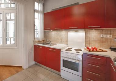 Neoclassical Apartment close to Syntagma-Plaka by GHH
