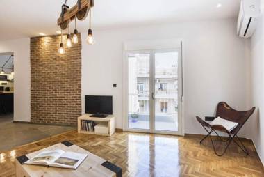 Atmospheric Apartment near Acropolis by Cloudkeys