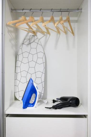 Stylish Koukaki Apartment by Cloudkeys