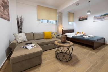 Cute Apartment Close to Acropolis by Cloudkeys