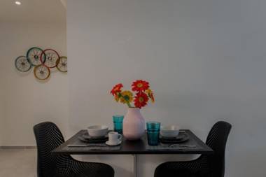 Zanzi by Stylish Stays