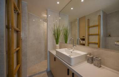 Azur by Stylish Stays