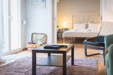 Spacious Acropolis Home by Cloudkeys