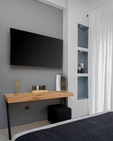 Acropolis Deluxe Apartment