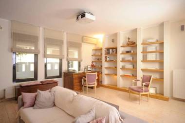 Koukaki garden escape child friendly apartment