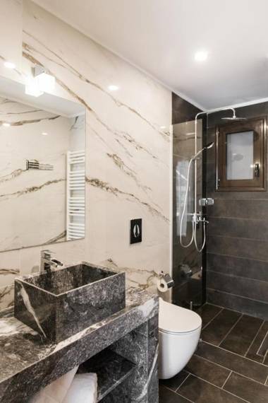 Nicholas Point Apartments and Rooms