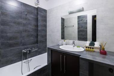 Thresh Apartments Airport by Airstay