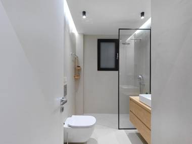 FRESH NEW & READY FOR YOU! RNVTD APT IN KOUKAKI!