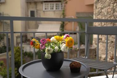 Cityzoe Athens Suites