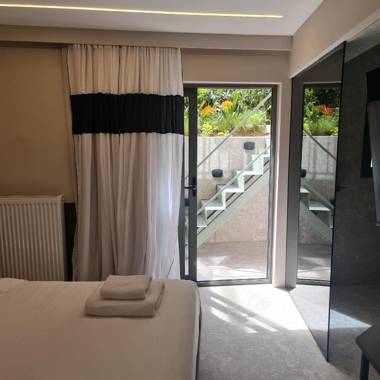 Cityzoe Athens Suites
